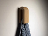 Crochet à serviette par gravité
